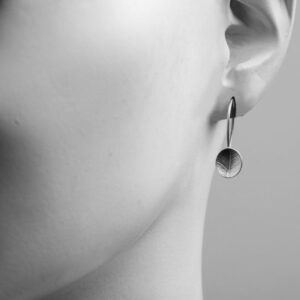 Alternative view of Oval dish leaf hooks