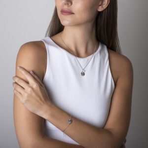 World is your oyster mini pendant - Image 2