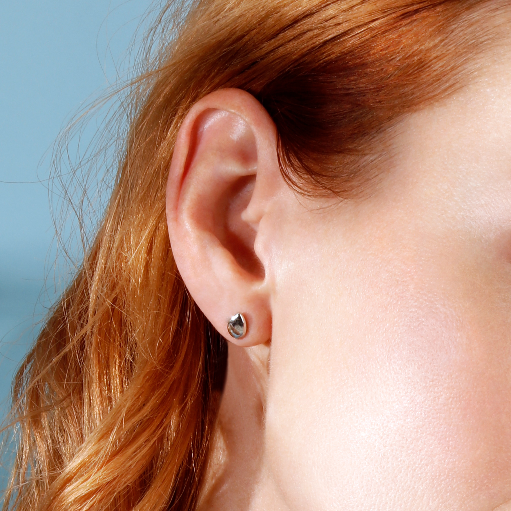 Coast pebbles small stud earrings - Image 2