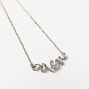 Orielle small horizontal necklace