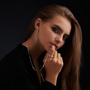 Metropolis cubes long chain necklace - Image 2