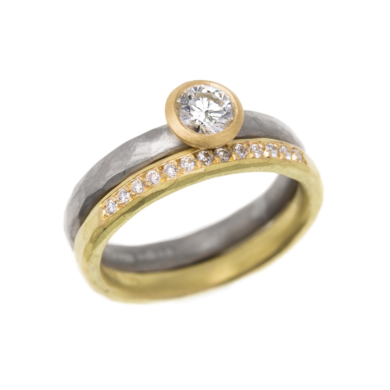18ct yellow & white gold hammered engagement ring - Image 2