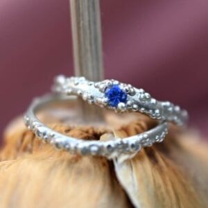 Alternative view of Orno blue sapphire white gold ring