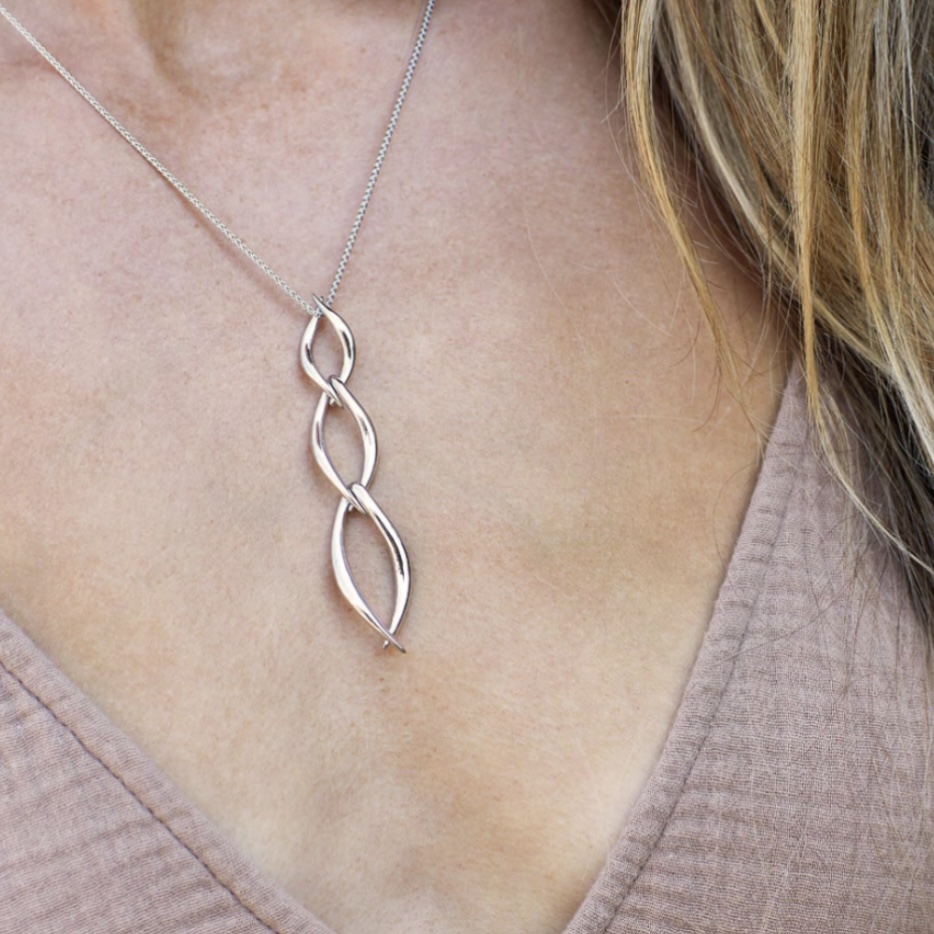 Entwine trio link necklace - Image 2