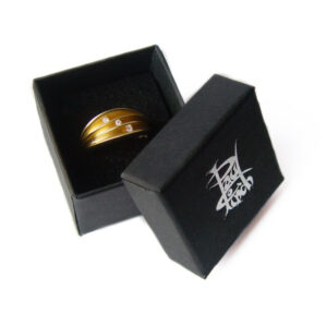 Alternative view of Oyster trio ring