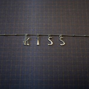 Kiss necklace
