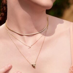 Golden pavé sparkle kiss necklace - Image 2