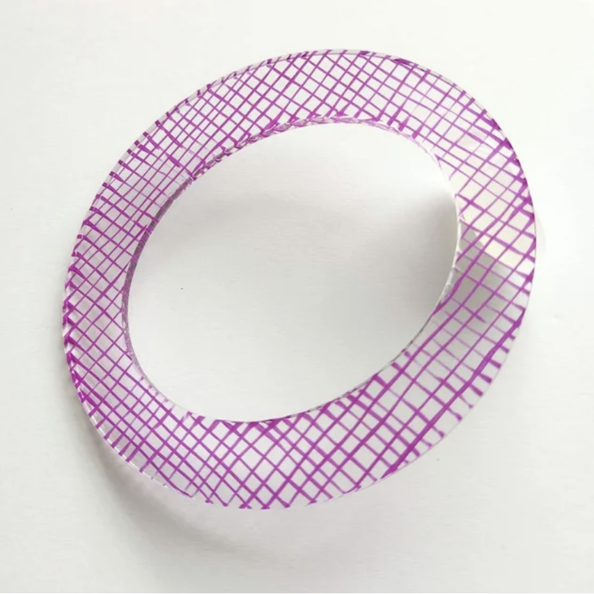 Oval disc bangle