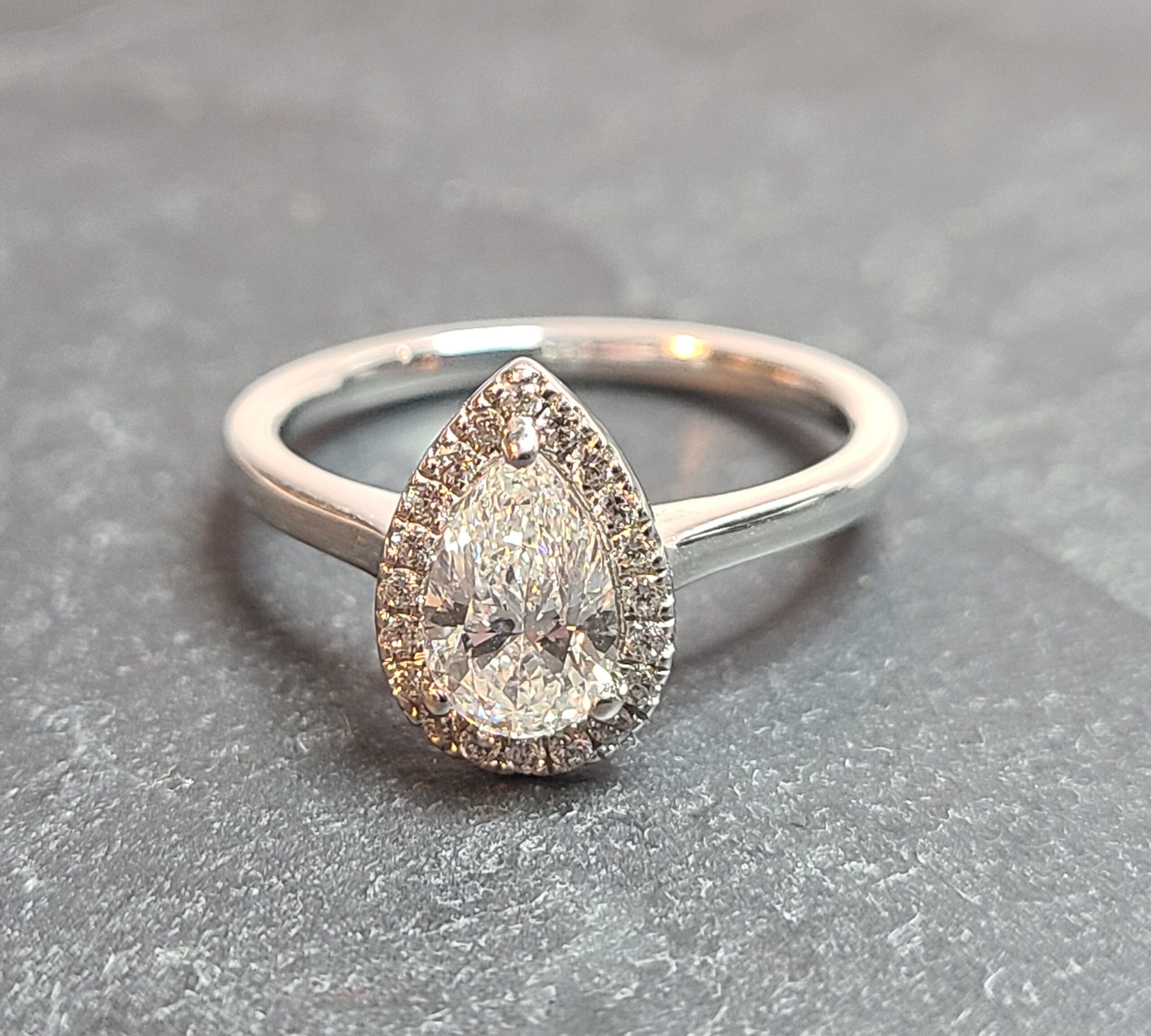 Pear diamond halo ring - Image 2