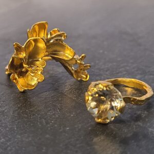 Purely petals golden statement ring - Image 3